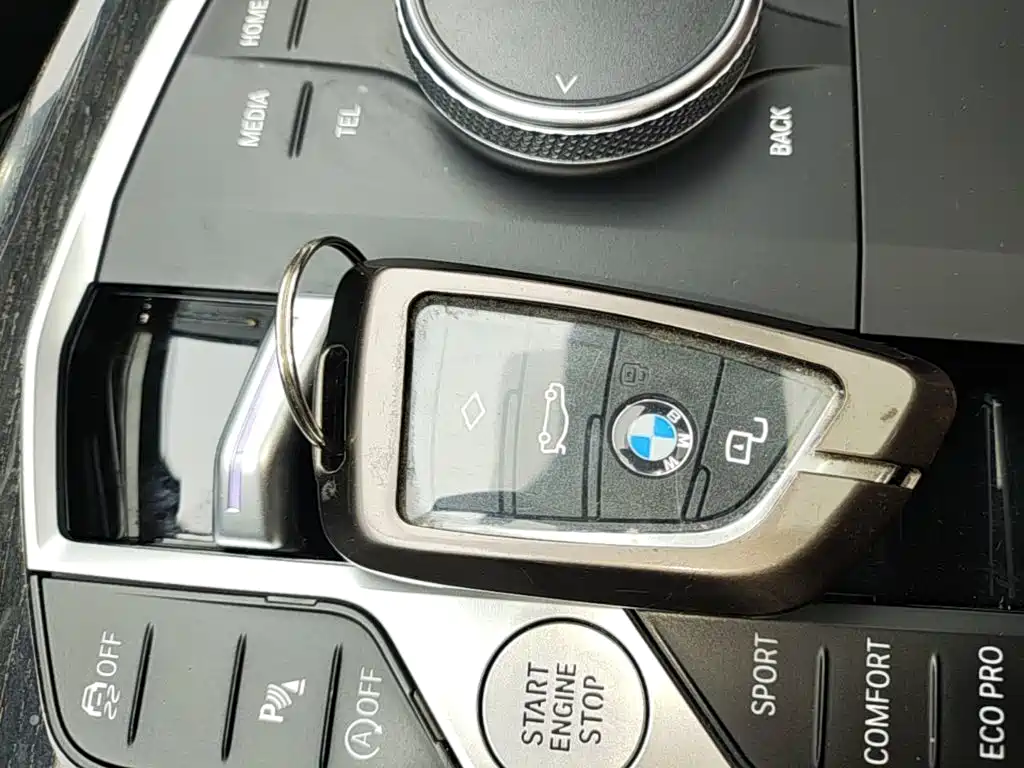 BMW 3 Series 2024 — фото 9