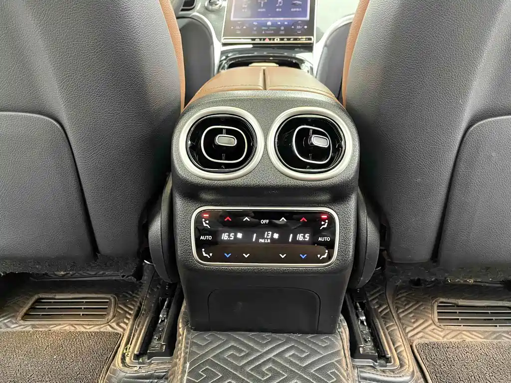 Mercedes-Benz GLC 2023 — фото 14