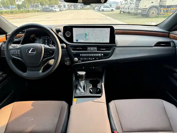 Lexus ES 2024