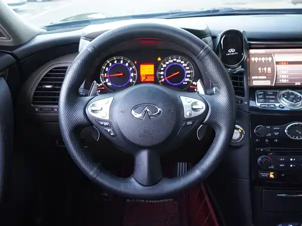 Infiniti FX 2011
