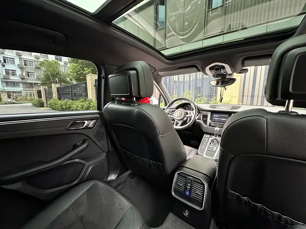 Porsche Macan 2018 — фото 14
