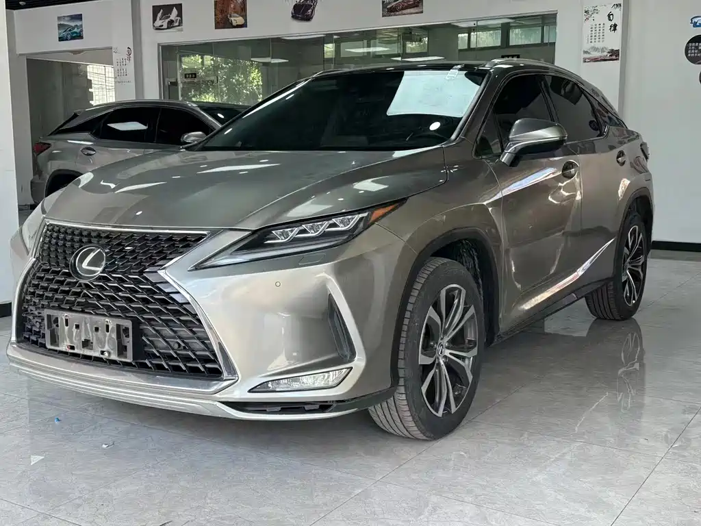 Lexus RX 2022 — фото 1