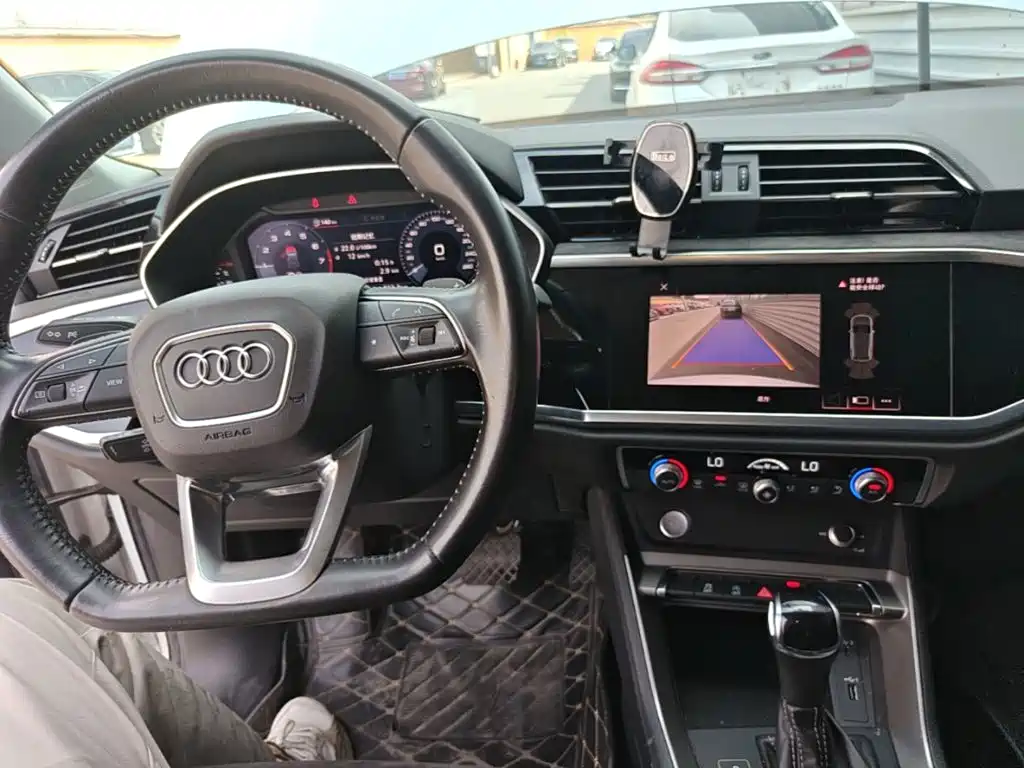 Audi Q3 2020 — фото 10