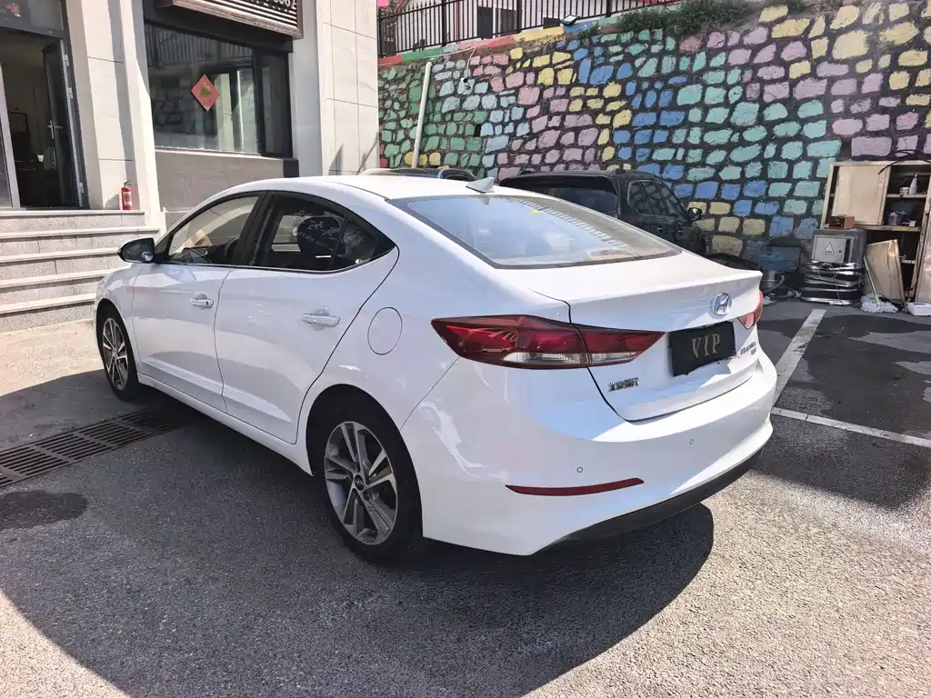 Hyundai Elantra 2016 — фото 6