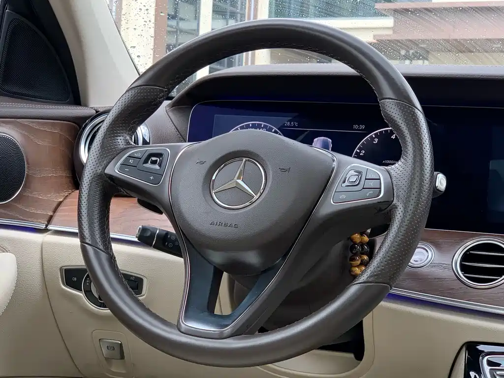 Mercedes-Benz E-Class 2017 — фото 18