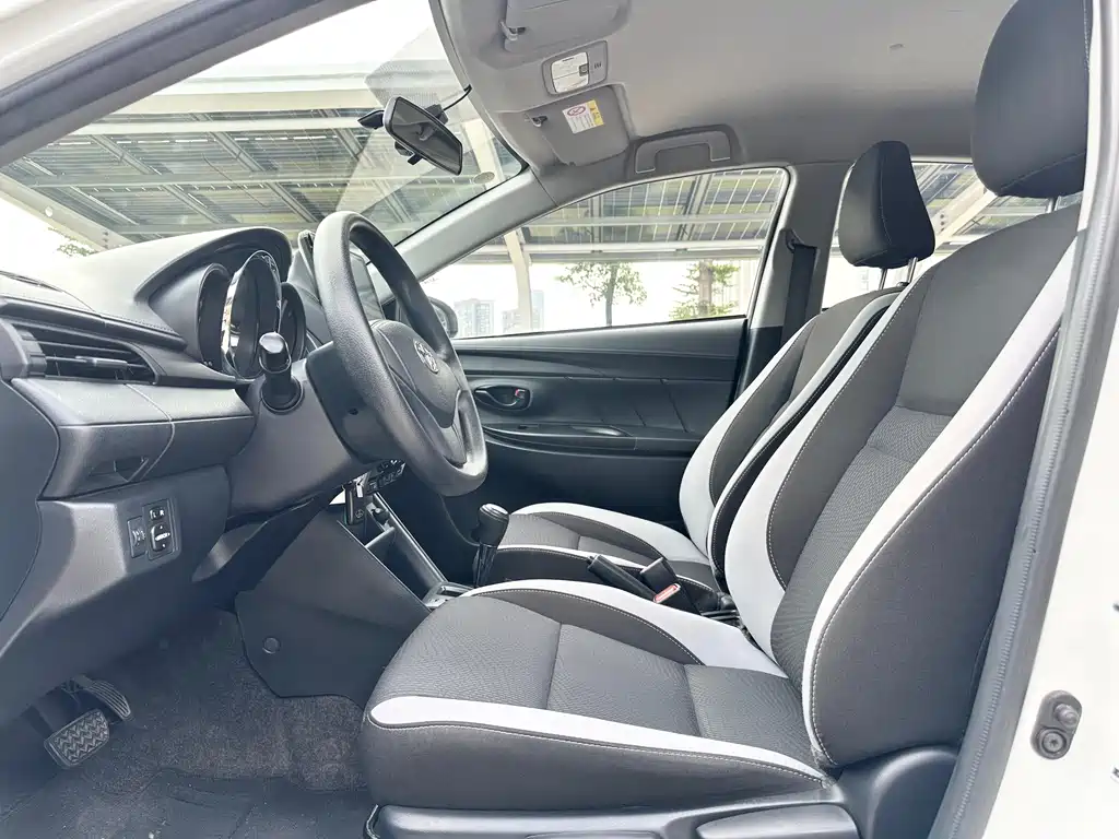 Toyota Yaris L 2020 — фото 10