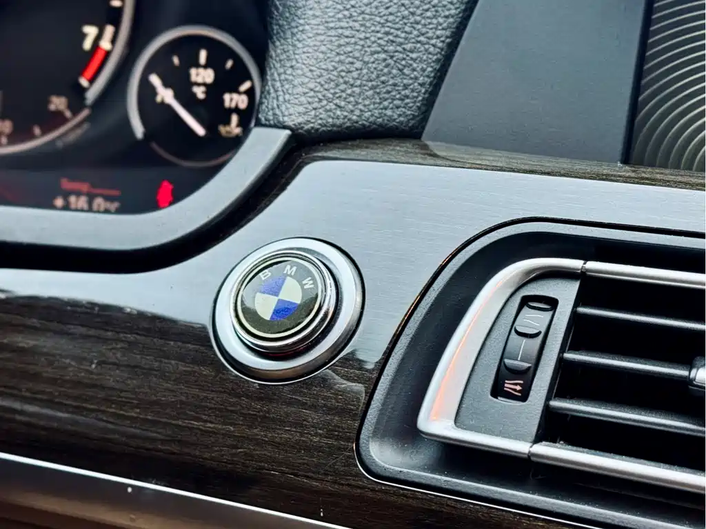 BMW 7 Series 2010 — фото 23