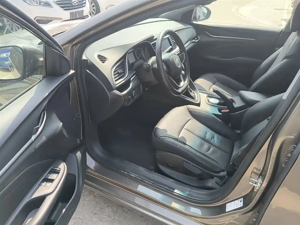 Buick Excelle 2015 — фото 16