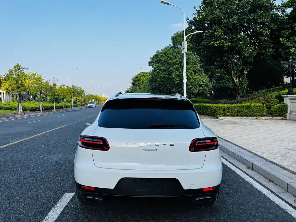 Porsche Macan 2018 — фото 17