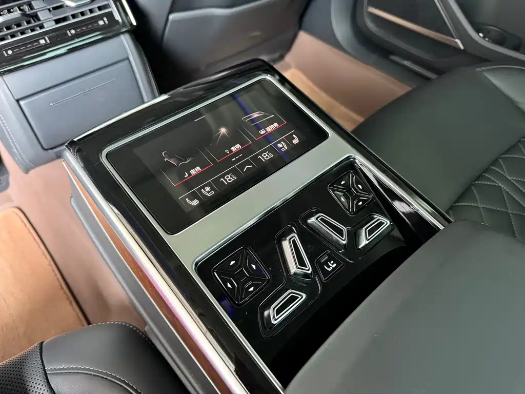 Audi A8 2022 — фото 10