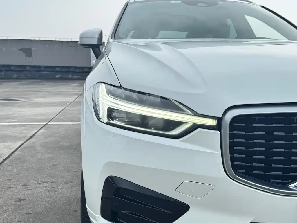 Volvo XC60 2018 — фото 18