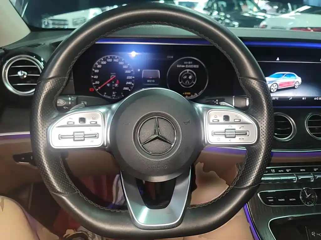 Mercedes-Benz E-Class 2019 — фото 11