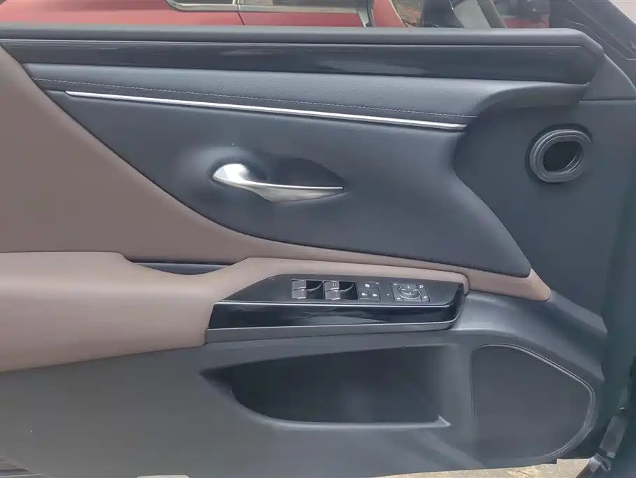 Lexus ES 2023