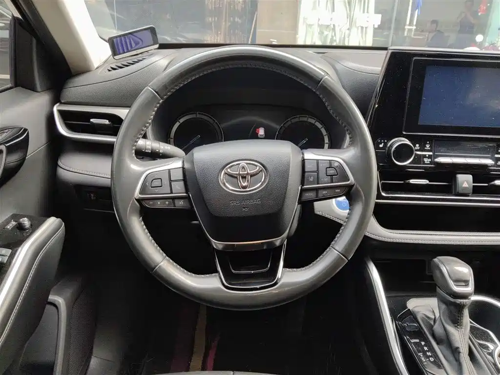 Toyota Highlander 2023 — фото 10