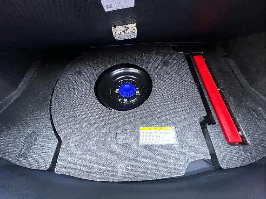 Toyota Yaris L 2022 — фото 21
