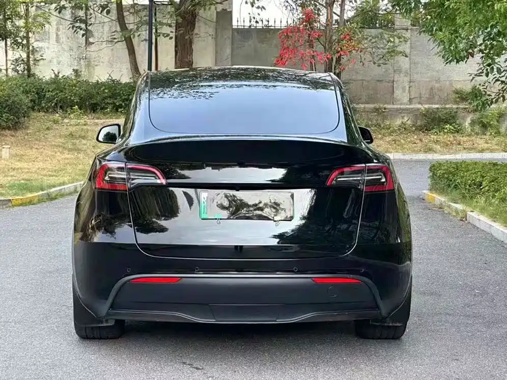 Tesla Model Y 2023 — фото 9