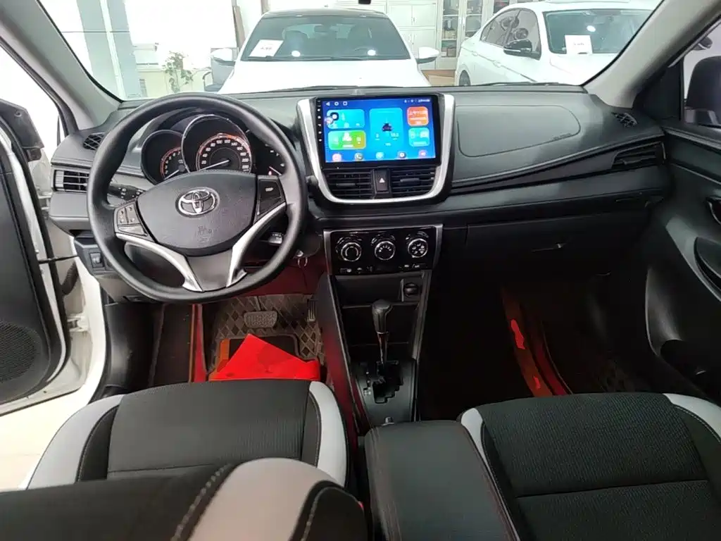 Toyota Yaris L 2023 — фото 10