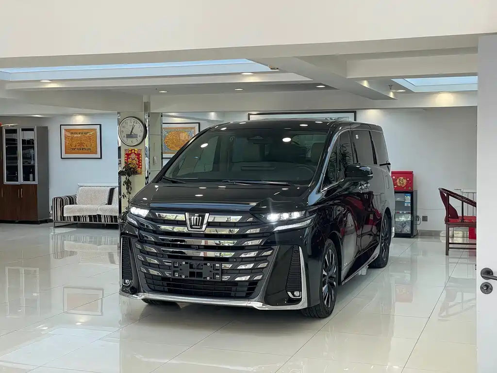 Toyota Vellfire 2024 — фото 1