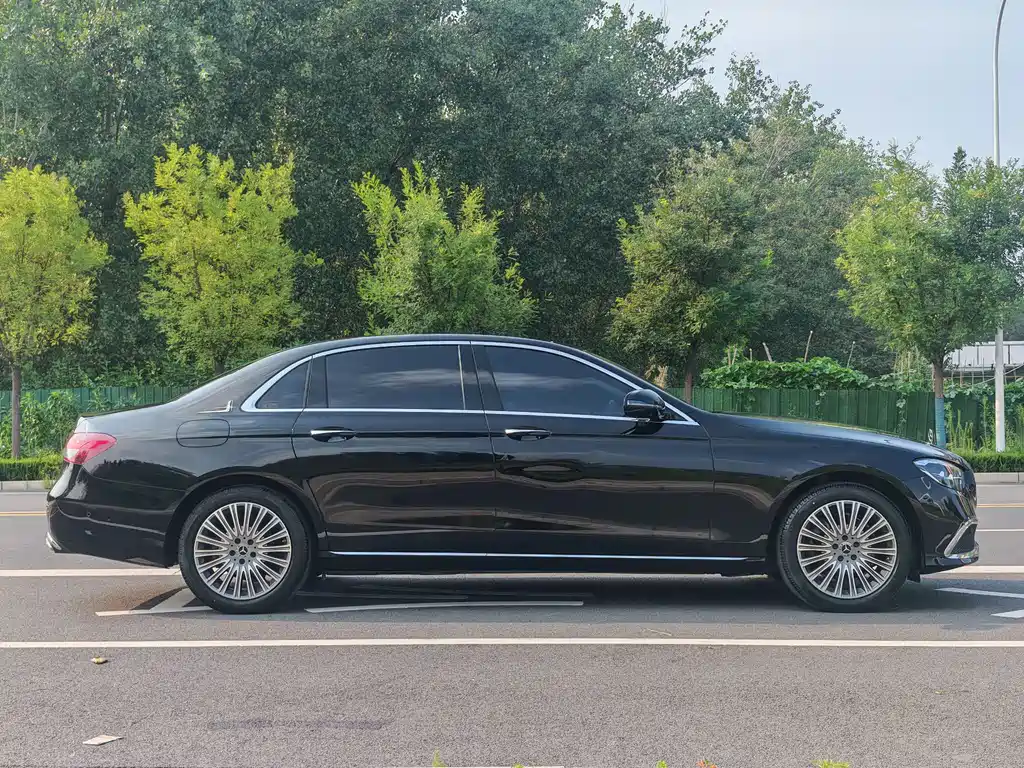 Mercedes-Benz E-Class 2022 — фото 20
