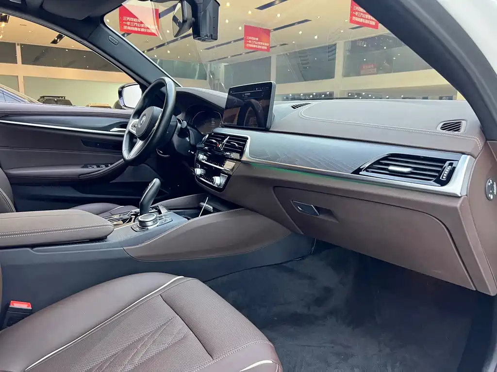 BMW 5 Series New Energy 2022 — фото 15