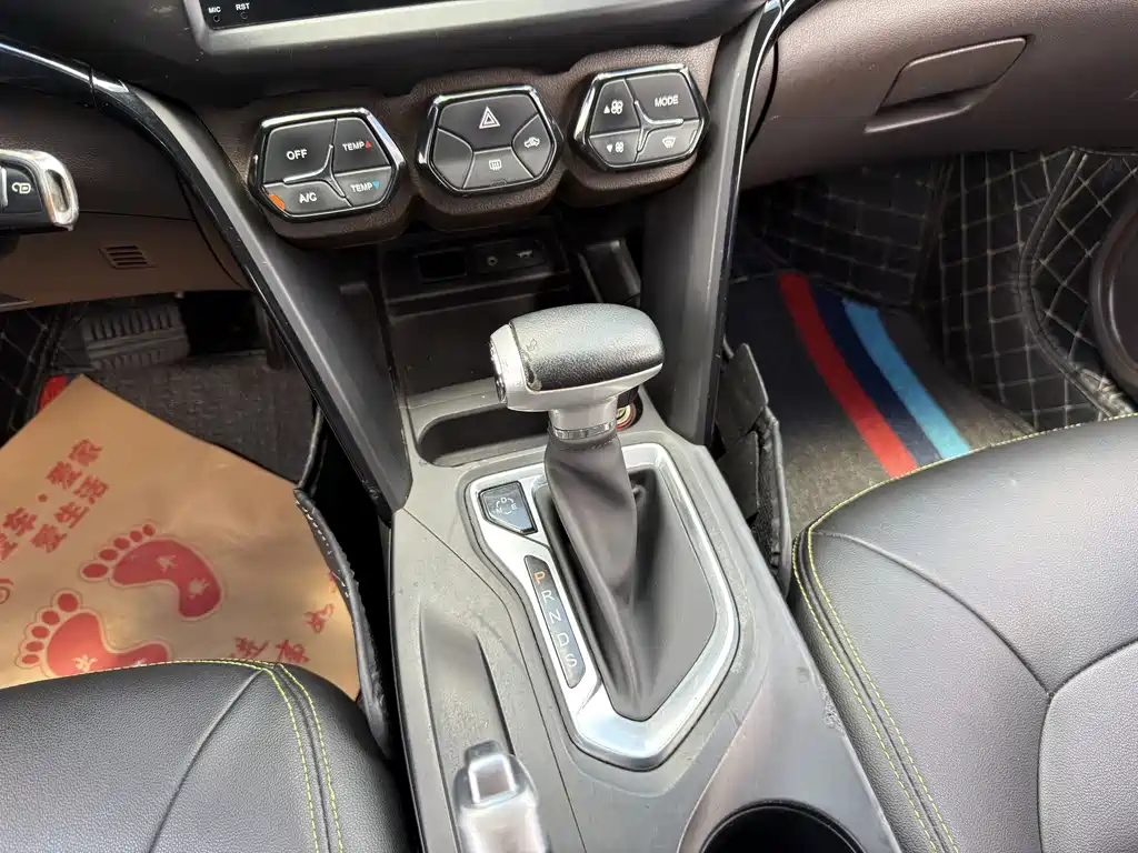 GAC Motor Trumpchi GS4 2016 — фото 10