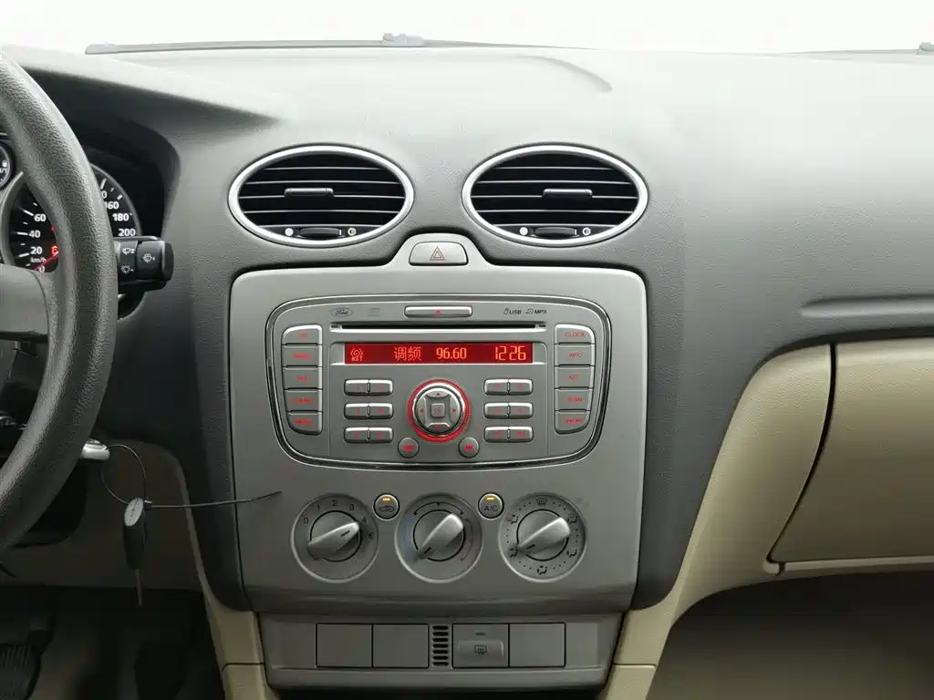 Ford Focus 2014 — фото 12