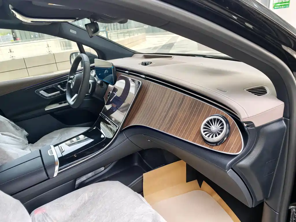 Mercedes-Benz EQE SUV 2025 — фото 13