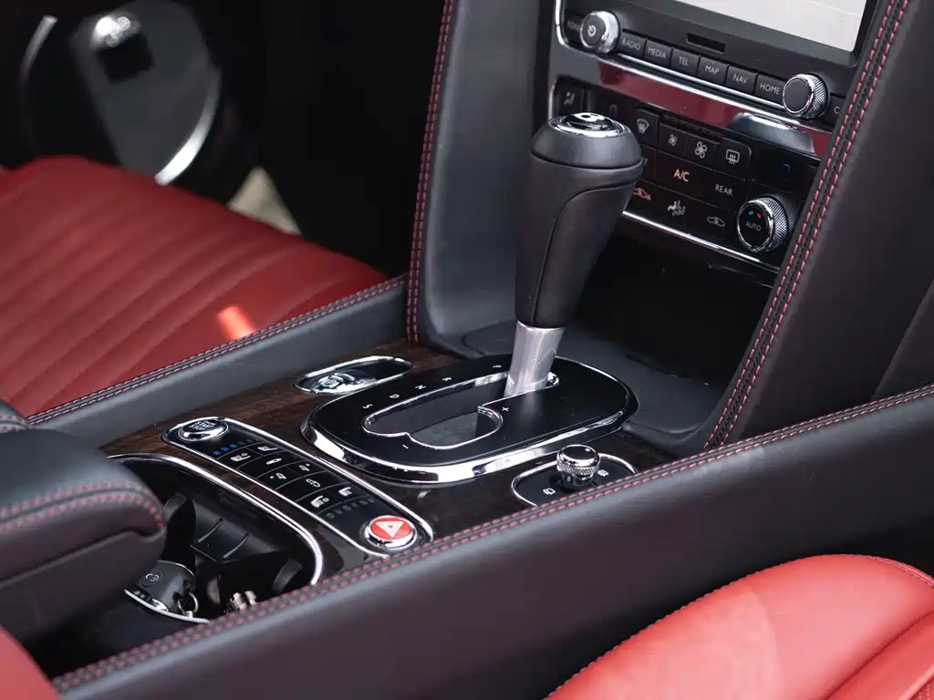 Bentley Continental 2018 — фото 19