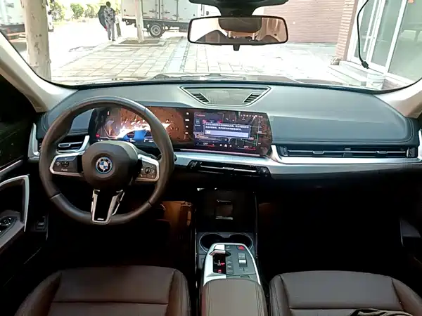 BMW iX1 2024
