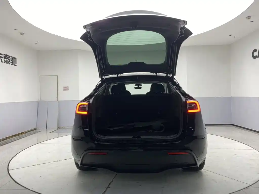 Tesla Model Y 2023 — фото 29