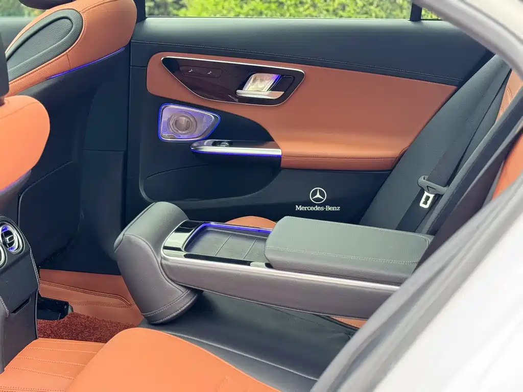 Mercedes-Benz C-Class 2024 — фото 15