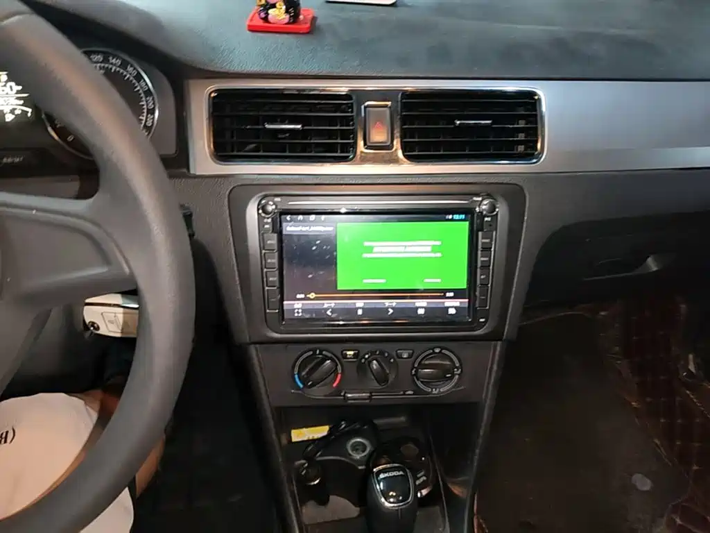 Skoda Rapid Spaceback 2015 — фото 13