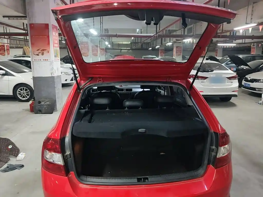 Skoda Rapid Spaceback 2015 — фото 19