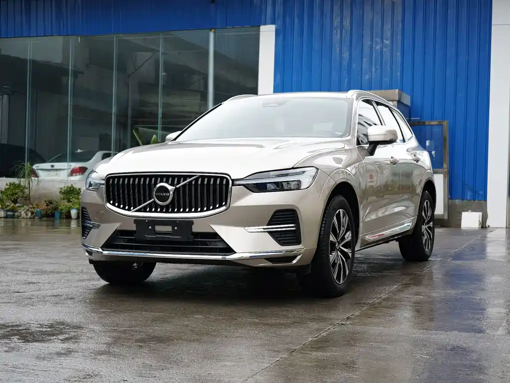 Volvo XC60 2023 — фото 1