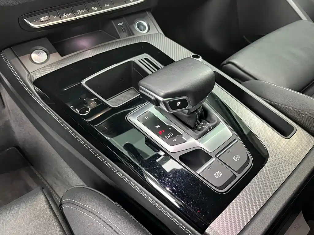 Audi Q5L 2021 — фото 15