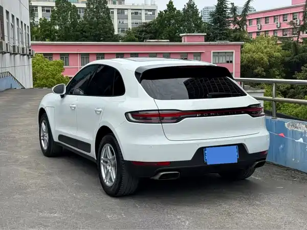 Porsche Macan 2021