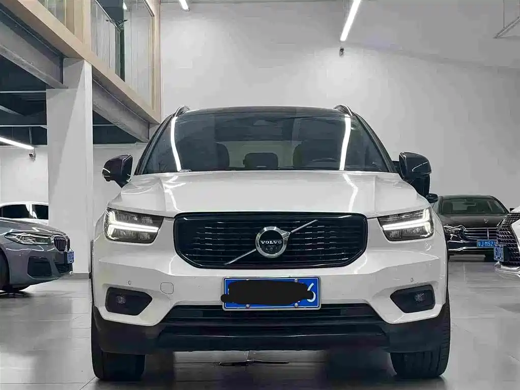 Volvo XC40 2019 — фото 2
