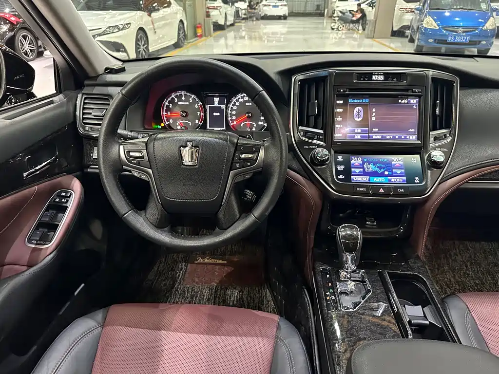 Toyota Crown 2019 — фото 6