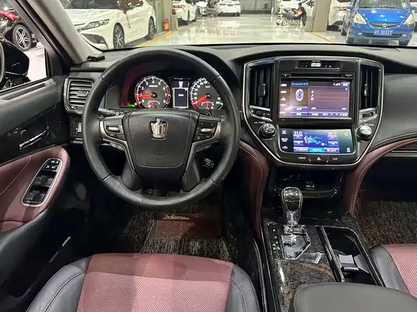 Toyota Crown 2019