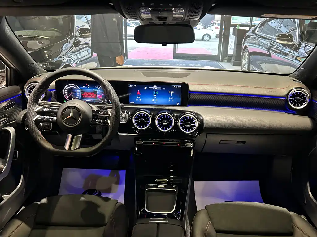 Mercedes-Benz A-Class 2024 — фото 20