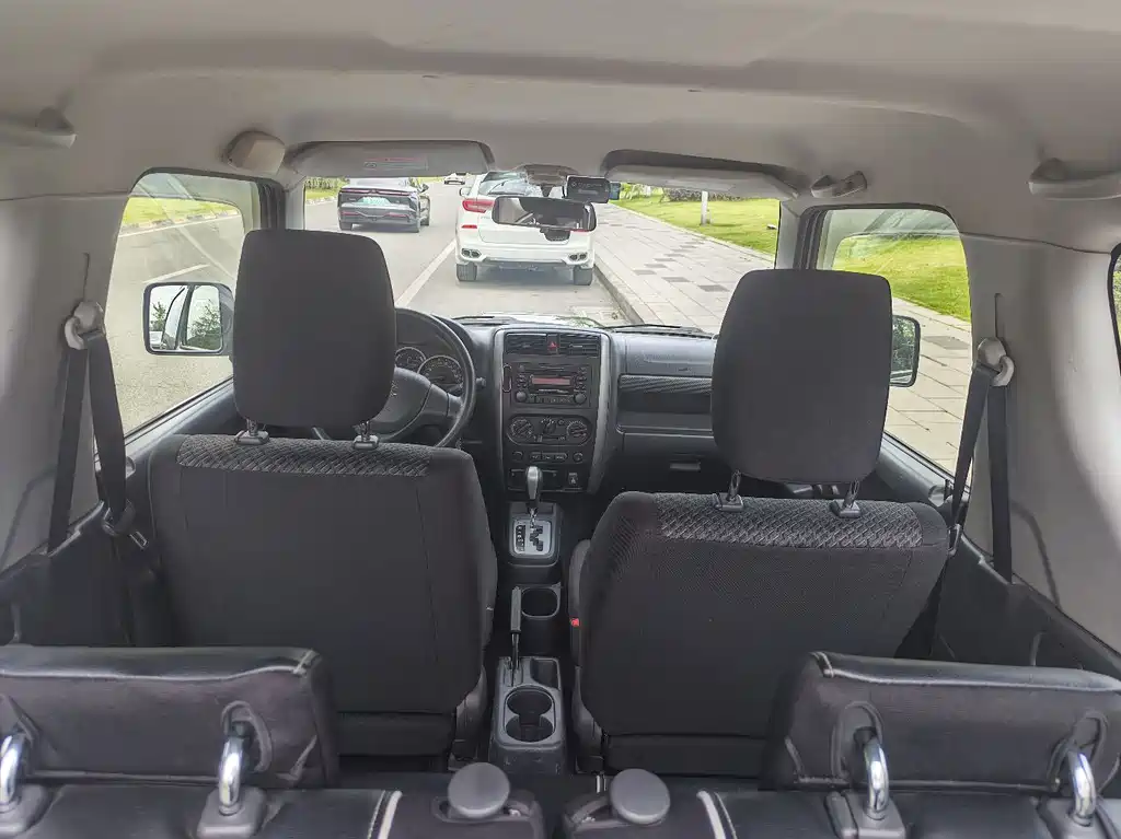 Suzuki Jimny 2016 — фото 10