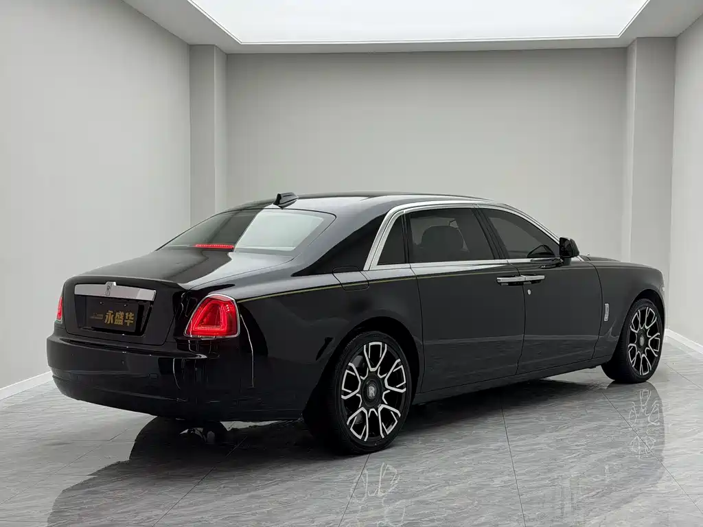 Rolls-Royce Ghost 2018 — фото 13