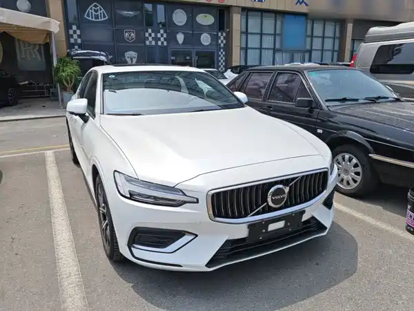 Volvo S60 2025