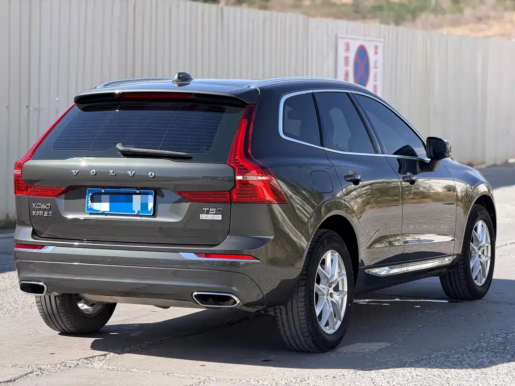 Volvo XC60 2021 — фото 7