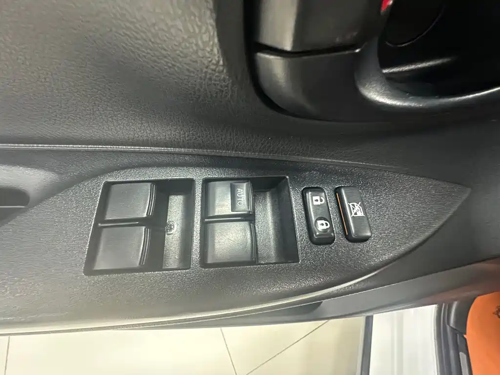 Toyota Yaris L 2023 — фото 13