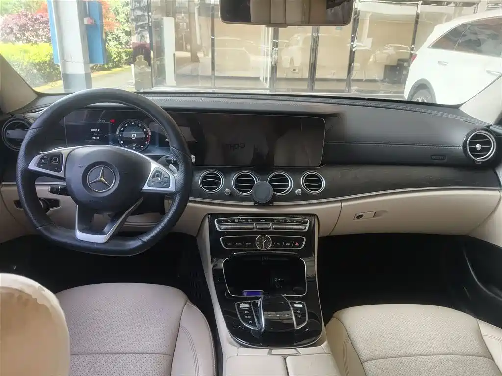Mercedes-Benz E-Class 2017 — фото 10