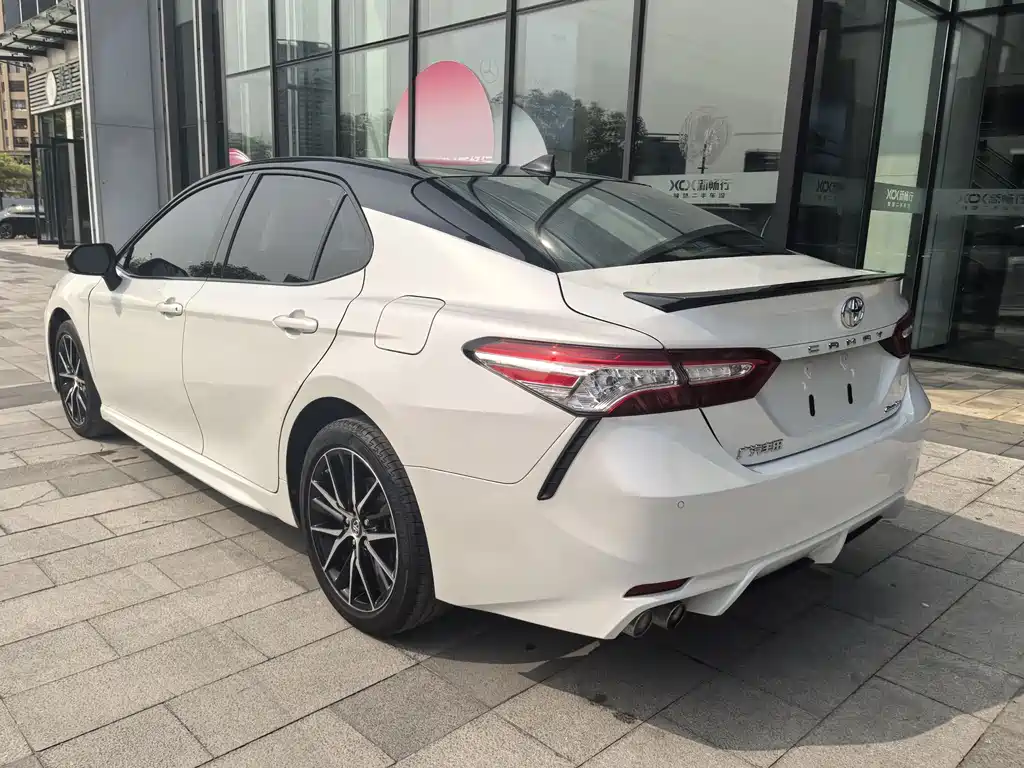 Toyota Camry 2021 — фото 9