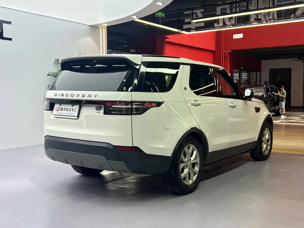Land Rover Discovery 2018 — фото 17