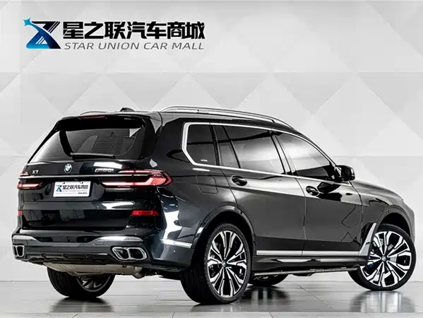 BMW X7 M60i 2025
