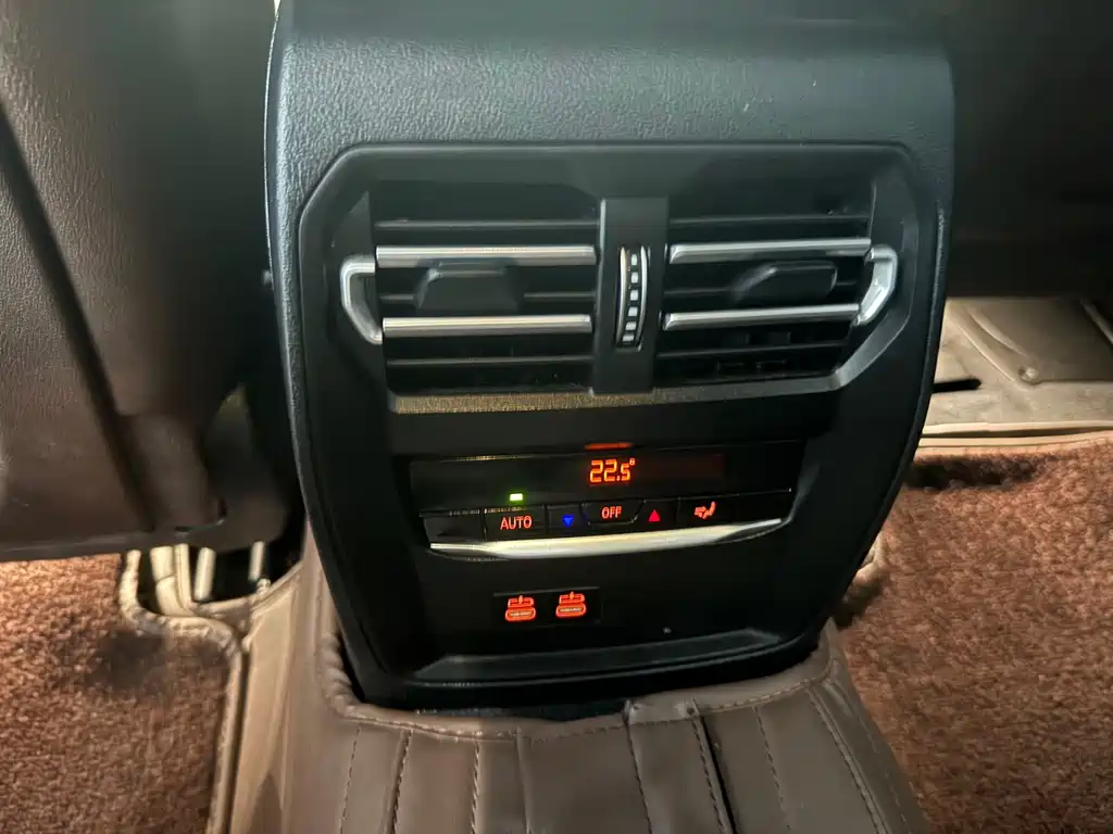 BMW 3 Series 2023 — фото 17